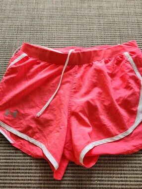 Under Armour Fly By Running Shorts Womens Small Coral Pink HeatGear Mesh 3"